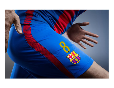 SoccerStarz FC Barcelona Andres Iniesta Home Kit : Sports &  Outdoors
